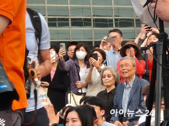 이준석 개혁신당 대선 후보가 28일 오후 서울 강남역 코엑스 인근에서 유세를 하고 있다. [사진=김주훈 기자]