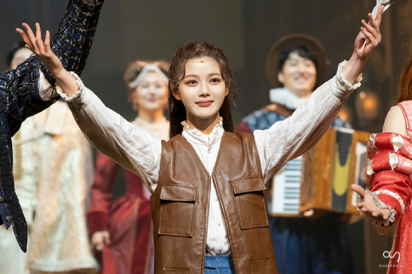 김유정이 첫 연극 '셰익스피어 인 러브'를 성공적으로 마무리했다. [사진=어썸이엔티]
