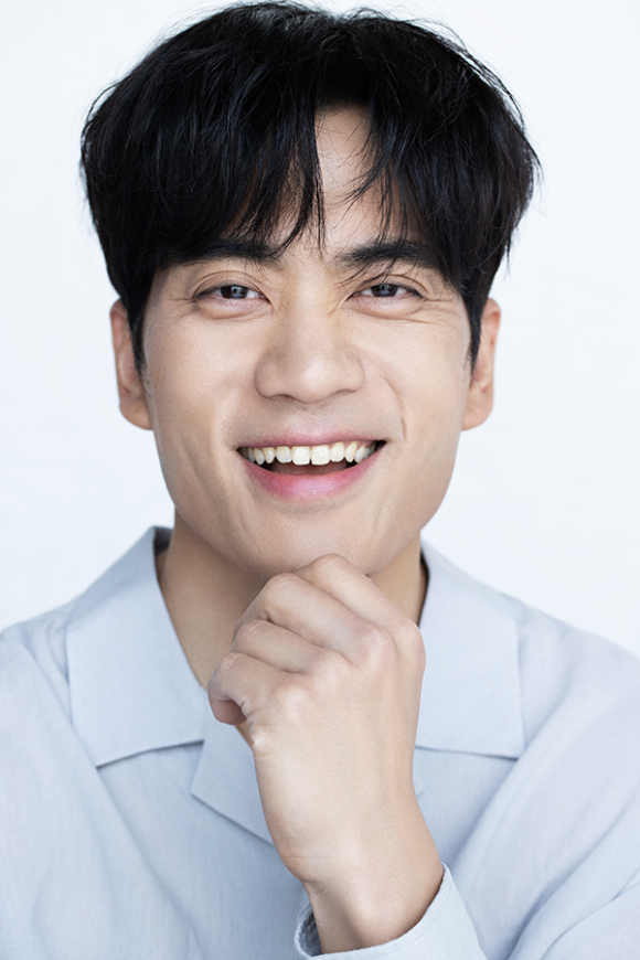 안창환 프로필. [사진=아이엠포텐]