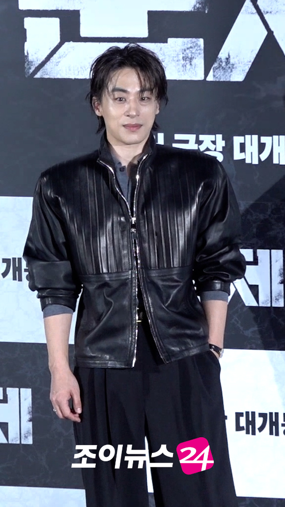 배우 구교환이 지난 6일 서울 용산구 CGV 용산아이파크몰점에서 열린 영화 '군체'(감독 연상호) 제작보고회에 참석해 포즈를 취하고 있다. [사진=문수지 기자]