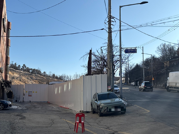 1월 21일 서울 노원구 백사마을 재개발 현장 인근 현수막이 걸려있다. [사진=김민지 기자]