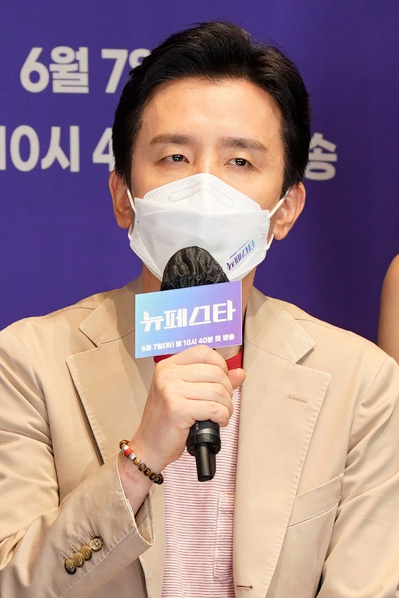 가수 유희열이 7일 온라인으로 진행된 JTBC 신규 음악예능프로그램 '뉴페스타' 제작발표회에 참석해 소감을 말하고 있다. [사진=JTBC]