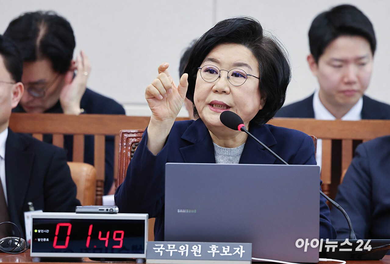 프랑스를 국빈방문 하는 이재명 대통령이 6일 성남 서울공항에서 환송나온 더불어민주당 김민석 대표와 공군 1호기로 이동하고 있다. 2026.9.6 [사진=연합뉴스]