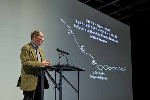 'In the Middle Voice 다섯 개의 움직임' 기조강연. [사진=샤넬컬처펀드]