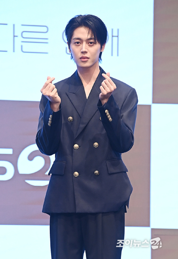 배우 이주안이 7일 오후 서울 구로구 신도림동 더 세인트에서 열린 KBS 2TV 토일 미니시리즈 '너 말고 다른 연애' 제작발표회에서 포토타임을 갖고 있다. [사진=곽영래 기자]