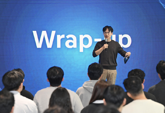 AVP본부 타운홀 미팅에서 발표하는 박민우 사장 [사진=현대자동차&middot;기아]