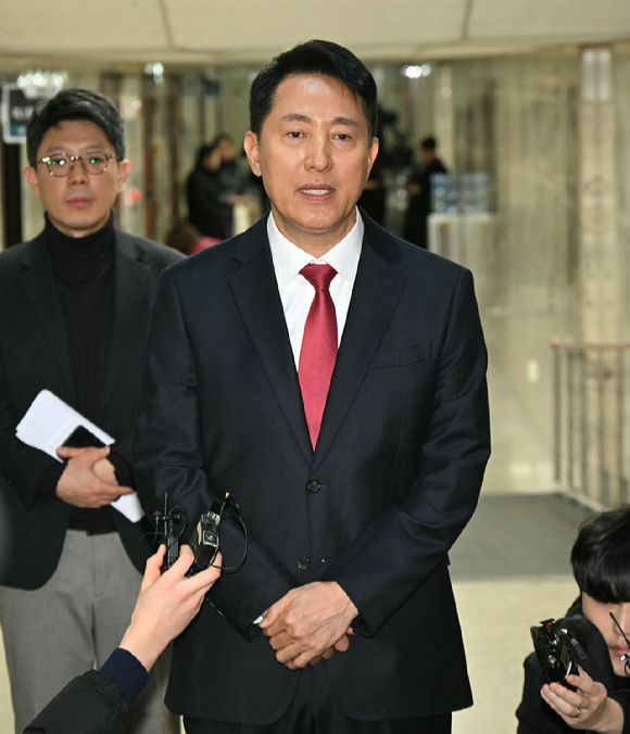 오세훈 서울시장이 2일 국회에서 열린 '국민의힘-서울시 부동산정책협의회'를 마치고 브리핑을 하고 있다. [사진=서울시 ]