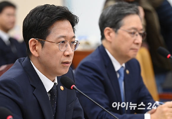 배경훈 부총리 겸 과학기술정보통신부 장관이 29일 서울 여의도 국회에서 열린 과학기술정보방송통신위원회 과학기술정보통신부 등에 대한 국정감사에서 질의에 답하고 있다. [사진=곽영래 기자]