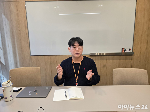 손유린 민들레마음 대표가 16일 아이뉴스24와 인터뷰를 하고 있다. [사진=김한빈 기자]