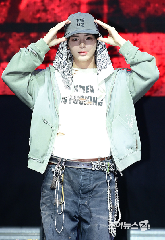 그룹 이븐 문정현이 20일 서울 영등포구 명화아트홀에서 열린 이븐(EVNNE) 첫 싱글 '뱉어 (Backtalk)' 컴백 쇼케이스에 참석하고 있다. [사진=정소희 기자]