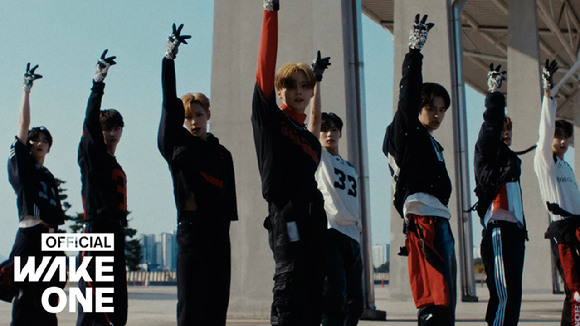 알파드라이브원 '포뮬러' 뮤직비디오 섬네일 이미지 [사진=웨이크원]