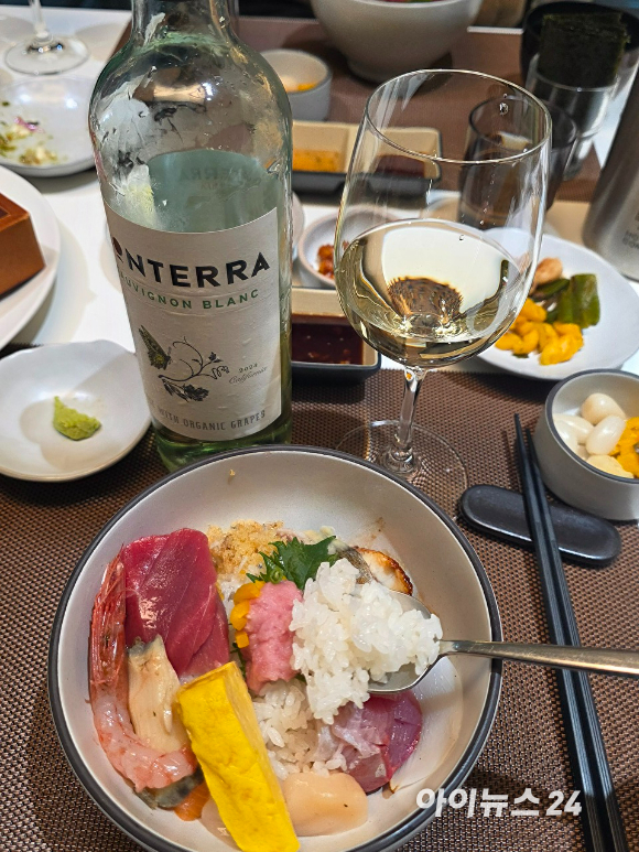 아영FBC가 와식주에서 화이트와인3종과 다양한 음식의 페어링을 제안했다. [사진=구서윤 기자]