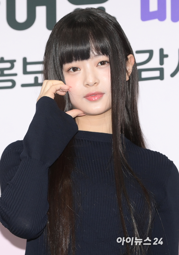 그룹 뉴진스가 16일 오전 서울특별시청에서 열린 서울홍보대사 감사패 수여 및 위촉식에 참석하고 있다. [사진=정소희 기자]