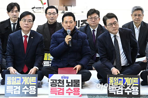 통일교 및 공천뇌물 특검 수용 촉구 단식을 이어가는 장동혁 국민의힘 대표가 19일 서울 여의도 국회 로텐더홀에서 열린 최고위원회의에서 발언하고 있다. [사진=곽영래 기자]