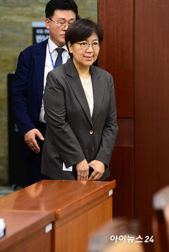 정은경 보건복지부 장관 후보자가 18일 오전 서울 여의도 국회 보건복지위원회에서 열린 인사청문회에 참석해 모두발언을 하고 있다. [사진=정소희 기자]