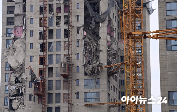 광주 서구 화정동 일원 아파트 신축 공사 현장에서 붕괴사고가 발생한 화정 아이파크 전경. [사진=김성진 기자]