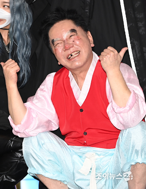 심형래(냉동 영구)가 14일 오전 서울 동대문 JW메리어트 호텔에서 열린 TV CHOSUN 새 예능프로그램 '부캐전성시대' 제작발표회에서 포토타임을 갖고 있다. [사진=정소희 기자]