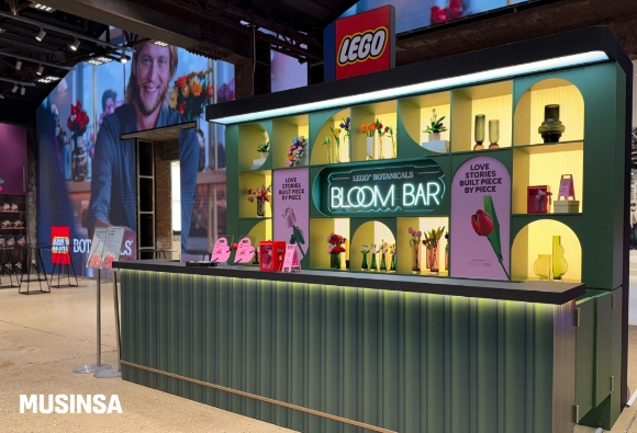 무신사 스토어 성수에서 열린 레고 발렌타인데이 팝업 스토어. [사진=무신사]