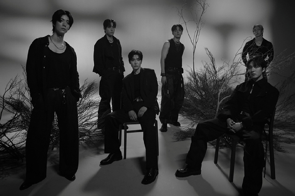 SF9 단체 콘셉트 포토 [사진=FNC엔터테인먼트]