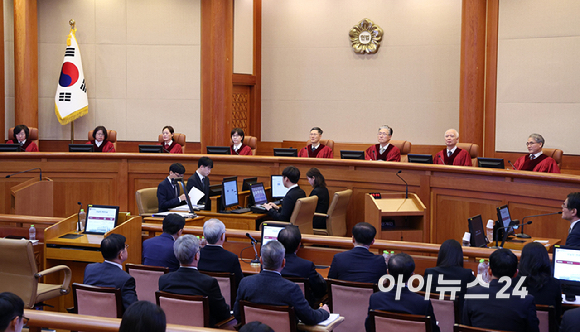 11일 서울 종로구 헌법재판소에서 열린 윤석열 대통령 탄핵심판 7차 변론기일에 헌법재판관들이 참석해 있다. [사진=사진공동취재단]
