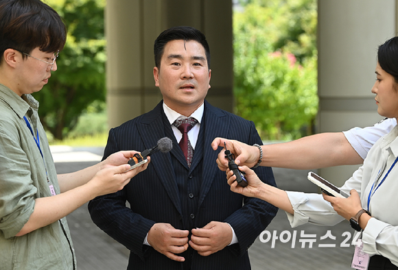 12&middot;3 비상계엄 직후 병력을 이끌고 국회로 출동한 혐의로 재판에 넘겨진 김현태 전 707특임단장이 27일 오후 서울중앙지방법원에서 열린 1심 선고 공판에 출석하고 있다. [사진=곽영래 기자]