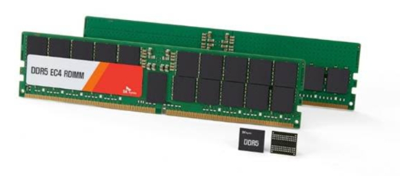 SK하이닉스가 업계 최초로 샘플 출하한 24Gb DDR5 D램과 96GB, 48GB D램 모듈 [사진=SK하이닉스 ]