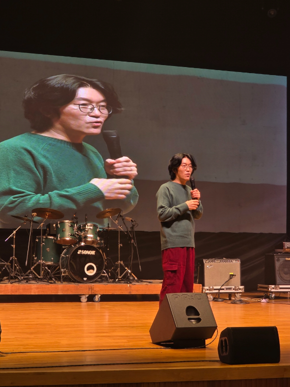 &apos;꽈추형&apos; 홍성우, &apos;토크 콘서트&apos; 개최⋯동해시 고3 수험생들에 진심 조언