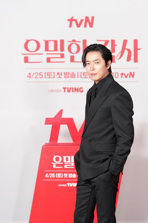 신혜선, 공명이 '은밀한 감사' 제작발표회에 참석해 포토타임을 갖고있다. [사진=tvN]