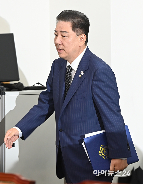 김병기 더불어민주당 대표 직무대행 겸 원내대표가 16일 오전 서울 여의도 국회에서 열린 최고위원회의에 참석하고 있다. [사진=곽영래 기자]