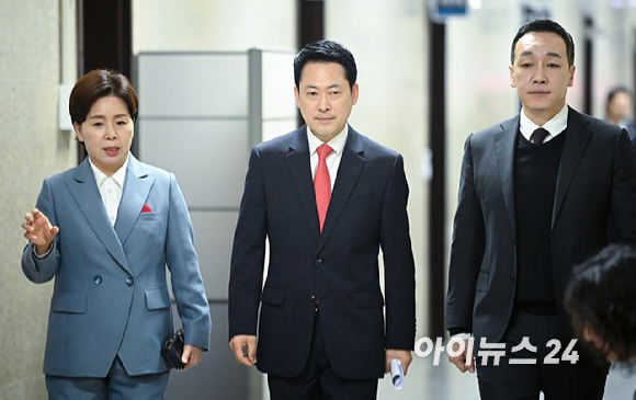 장동혁 국민의힘 대표가 30일 서울 여의도 국회에서 열린 최고위원회의에 참석하고 있다. [사진=곽영래 기자]