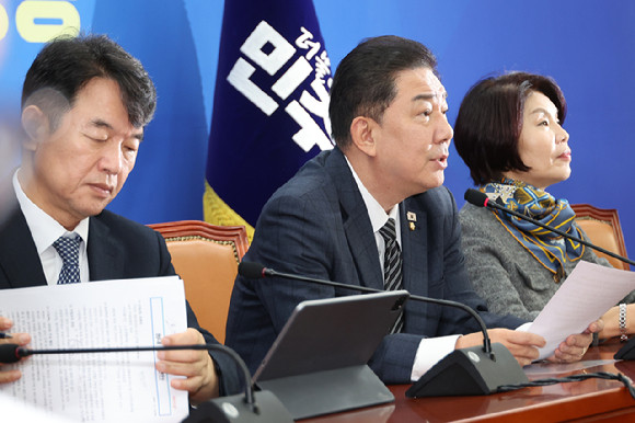 더불어민주당 김병기 원내대표가 13일 서울 여의도 국회에서 열린 정책조정회의에서 발언하고 있다. 2025.11.13 [사진=연합뉴스]