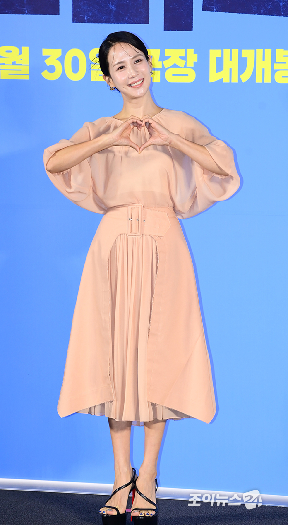 배우 조여정이 30일 오전 서울 CGV 용산아이파크몰에서 열린 영화 '좀비딸' (감독 필감성) 제작보고회에 참석하고 있다. [사진=정소희 기자]