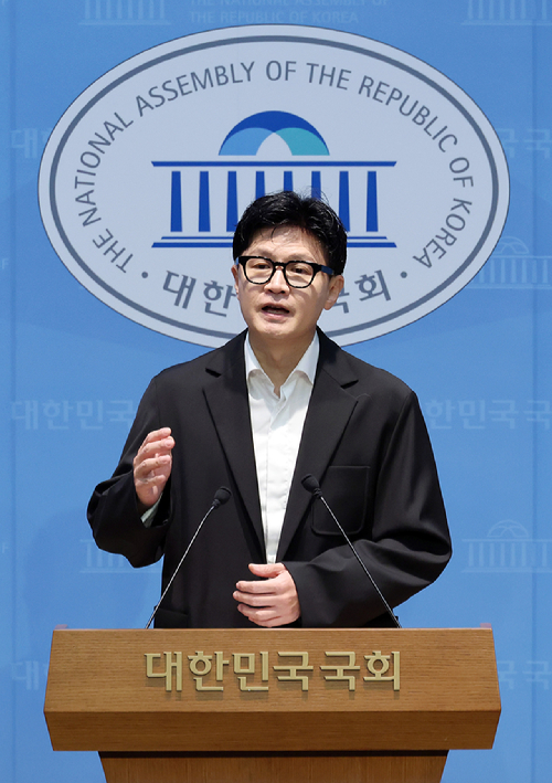 한동훈 무소속 의원이 13일 국회 소통관에서 김승원 법무부 장관 후보자 관련 기자회견을 하고 있다. [사진=연합뉴스]