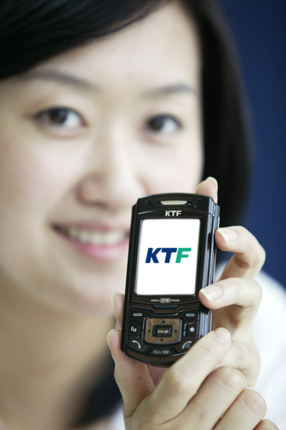 KTFT, 16.9mm의 슬림 위성DMB폰 출시 모습
