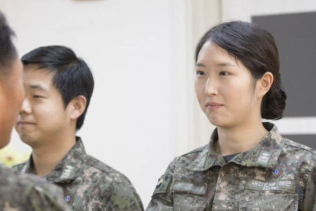 최태원 SK그룹 회장 차녀 최민정(33) 씨가 미국에서 인공지능(AI) 기반 정신 건강 스타트업 '인테그랄 헬스'(Integral Health)를 창업한 이유가 알려졌다. 사진은 최태원 SK그룹 회장 차녀 최민정 씨. [사진=최민정 링크드인]