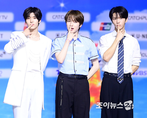 그룹 엔시티 위시(NCT WISH)가 9일 오후 경기도 일산 킨텍스에서 열린 2026 SBS 가요대전 Summer 블루카펫 행사에 참석하고 있다. [사진=정소희 기자]