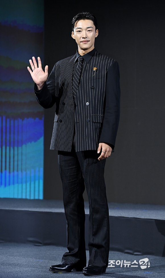 배우 우도환이 15일 서울 강남구 그랜드 인터컨티넨탈 서울 파르나스에서 열린 디즈니+ '메이드 인 코리아' 제작발표회에서 포즈를 취하고 있다. [사진=곽영래 기자]