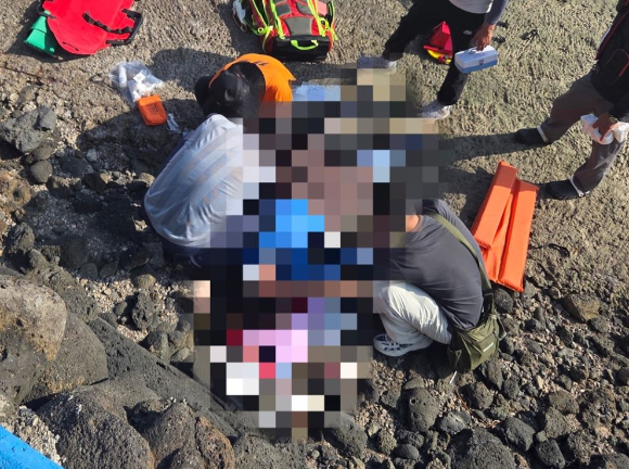 제주 우도에서 자전거를 타던 중국인 관광객이 추락 사고를 당해 크게 다쳤다. 사진은 사고 현장. [사진=제주소방안전본부]