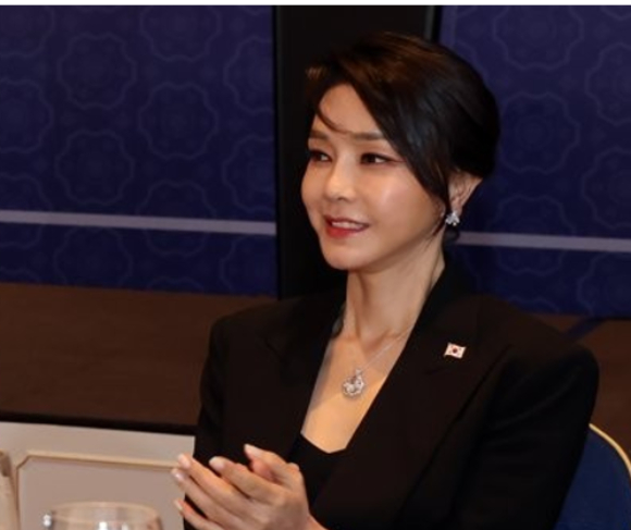 윤석열 전 대통령의 부인 김건희 씨가 지난 6일 서울 종로구에 마련된 김건희 특검팀(특별검사 민중기) 사무실에 조사를 받기 위해 피의자 신분으로 출석하고 있다. [사진=곽영래 기자]