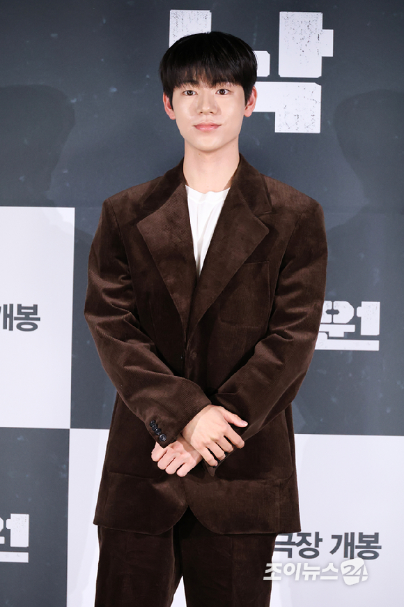 배우 배현성, 연상호 감독, 배우 김현주가 18일 오전 서울 용산구 CGV용산아이파크몰점에서 진행된 영화 '실낙원'(감독 연상호) 제작보고회에 참석해 포즈를 취하고 있다. [사진=문수지 기자]