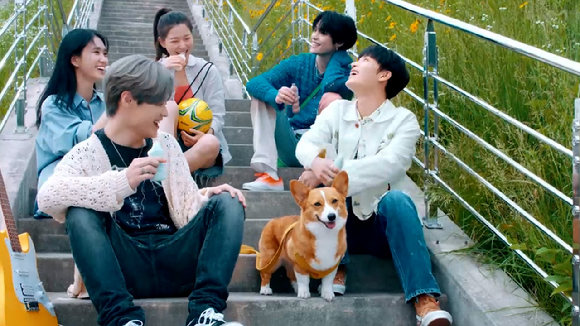 SM 'STATION : NCT LAB'이 선보이는 세 번째 곡 NCT U의 'Rain Day' 뮤직비디오 티저 영상이 공개돼 관심을 모으고 있다. [사진=NCT U 'Rain Day' MV 티저 영상 캡쳐]