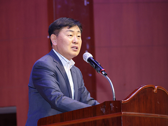 김관영 도지사가 새로운 전북포럼에서 인사말을 하고 있다. [사진=전북자치도 ]