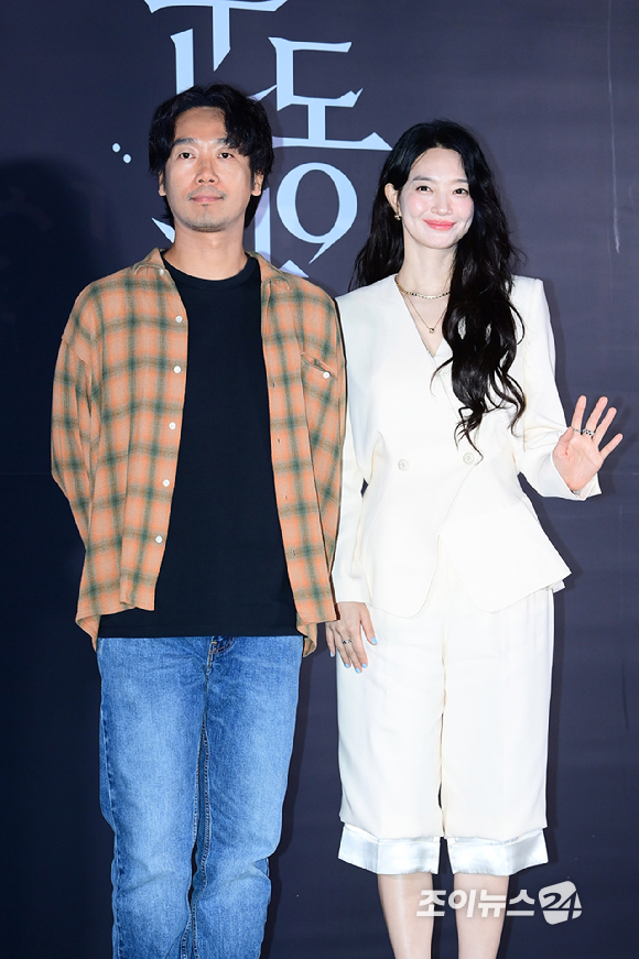 배우 김남희와 신민아가 15일 서울 용산 CGV 아이파크몰에서 열린 영화 '눈동자'(감독 염지호) 언론시사회에 참석하고 있다. [사진=정소희 기자]