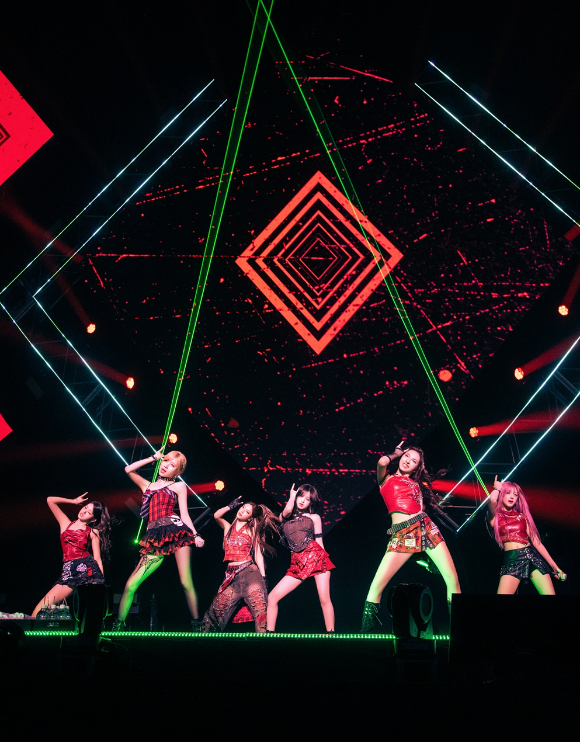 베이비몬스터가 아레나 고베에서 'BABYMONSTER [LOVE MONSTERS] JAPAN FAN CONCERT 2025'를 개최하고 무대를 선보이고 있다. [사진=YG엔터테인먼트]