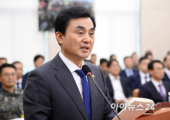 안규백 국방부 장관이 25일 오후 서울 여의도 국회에서 열린 국방위원회 전체회의에서 2024회계연도 결산 관련 제안 설명을 하고 있다. [사진=곽영래 기자]