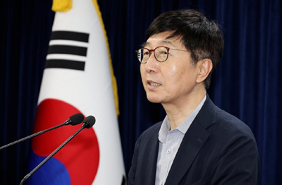 박남규 교수가 지난 7월 5일 정부서울청사에서 열린 ‘2024 대한민국최고과학기술인상’ 수상자 발표에서 소감을 말하고 있다. [사진=연합뉴스]