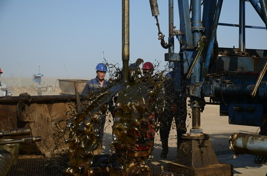 25일 업계에 따르면 주요 산유국들의 감산 조치로 WTI가 연말까지 오름세를 이어갈 것으로 보인다. [사진=석유공사]