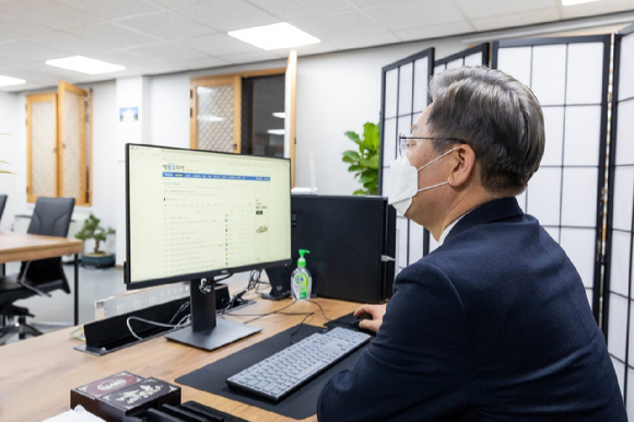 이재명 더불이민주당 대선후보가 보수 성향 온라인 커뮤니티 '에펨코리아(펨코)'에 인증글을 올렸다. [사진=에펨코리아]