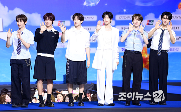 그룹 엔시티 위시(NCT WISH)가 9일 오후 경기도 일산 킨텍스에서 열린 2026 SBS 가요대전 Summer 블루카펫 행사에 참석하고 있다. [사진=정소희 기자]
