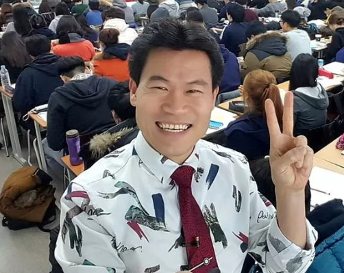 한국사 강사 출신 전한길 씨가 이준석 전 개혁신당 후보와 한동훈 전 국민의힘 대표가 6·3 대선에서 김문수 국민의힘 후보의 패배에 주된 원인을 제공했다고 주장했다. 사진은 전 씨. [사진=전한길 네이버 카페]